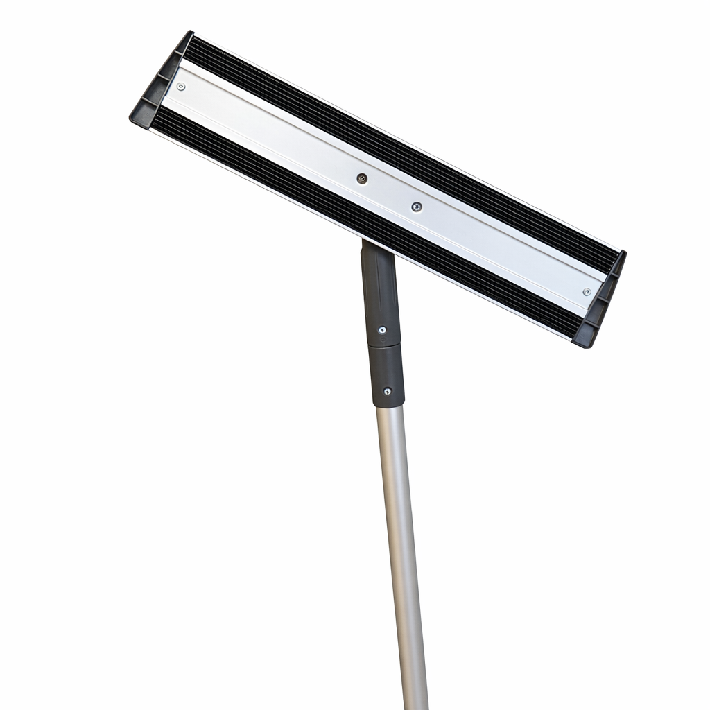 3318